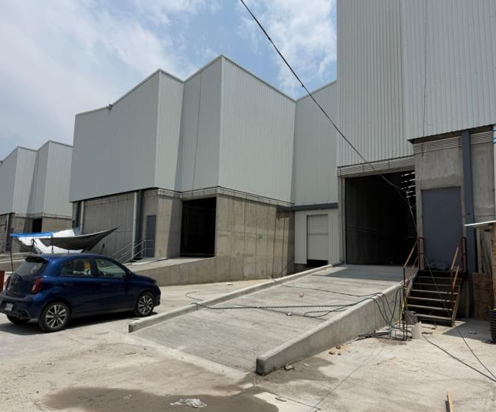 CU140_04_exterior