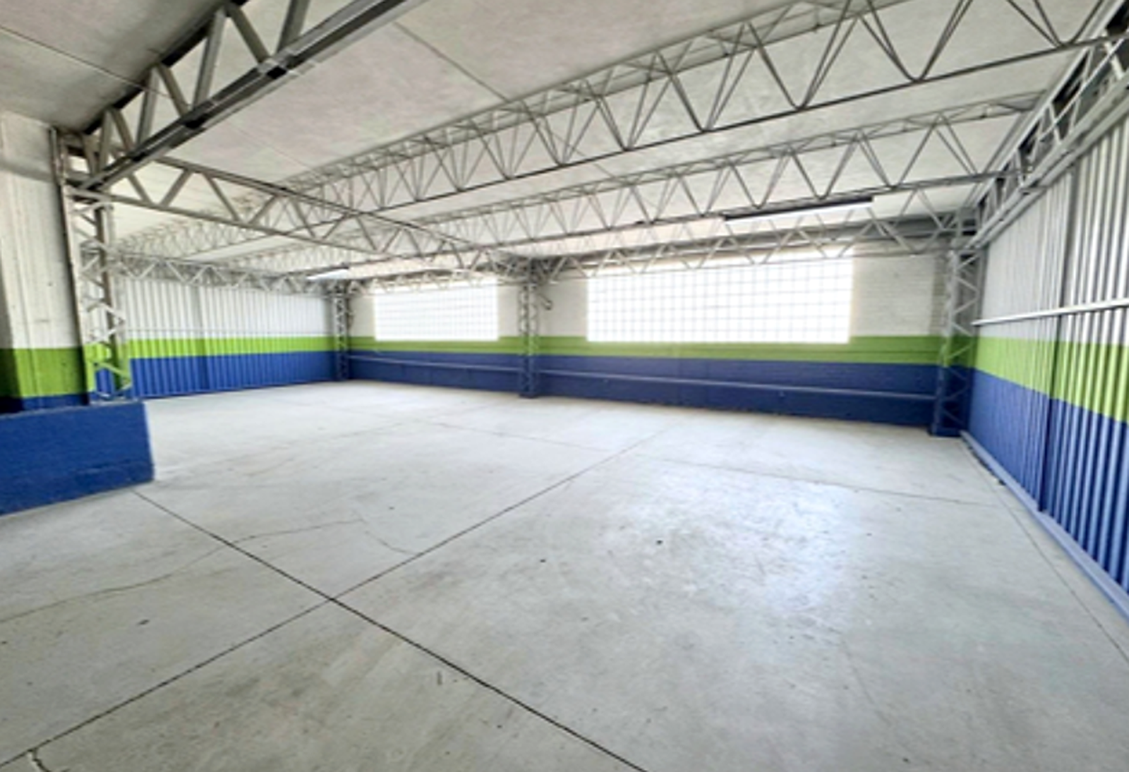 AZ118_04_interior_HD
